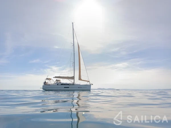 Dufour 382 GL - Yacht Charter Sailica