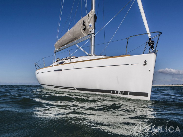 First 25 S - Yacht Charter Sailica