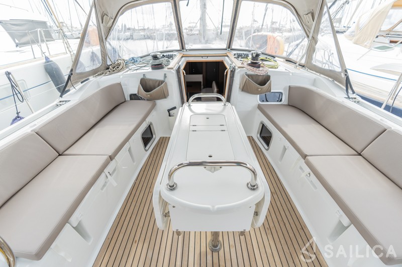 Sun Odyssey 519 - Yacht Charter Sailica