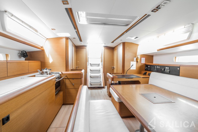 Sun Odyssey 519 - Yacht Charter Sailica