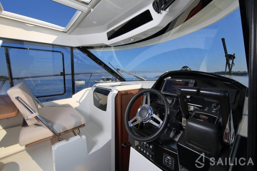Merry Fisher 895 - Yacht Charter Sailica