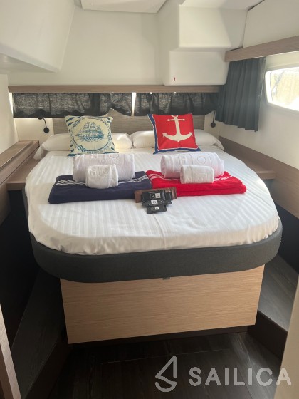 Isla 40 - Yacht Charter Sailica