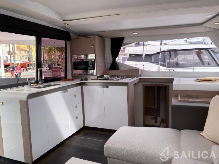 Isla 40 - Yacht Charter Sailica