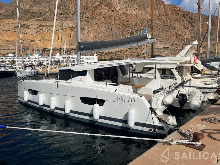 Isla 40 - Yacht Charter Sailica