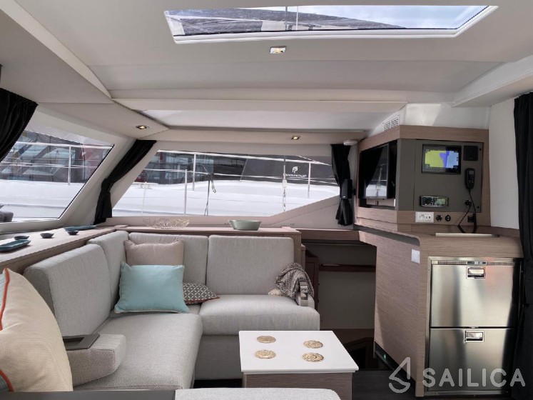 Isla 40 - Yacht Charter Sailica