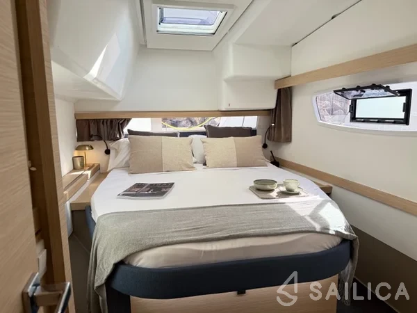 Isla 40 - Yacht Charter Sailica