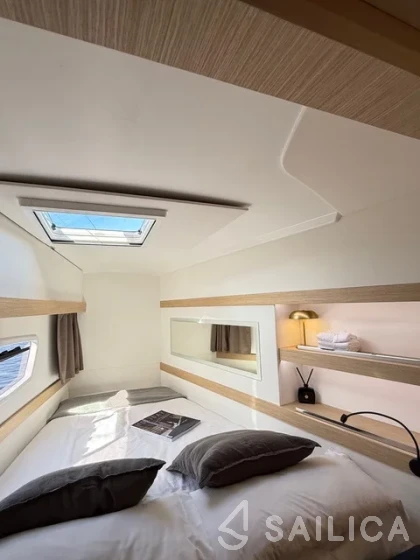 Isla 40 - Yacht Charter Sailica