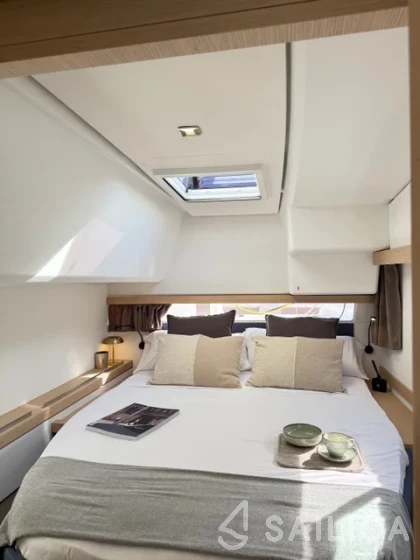 Isla 40 - Yacht Charter Sailica