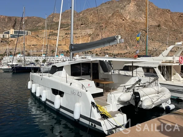 Isla 40 - Yacht Charter Sailica