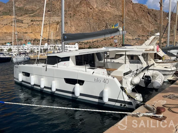 Isla 40 - Yacht Charter Sailica