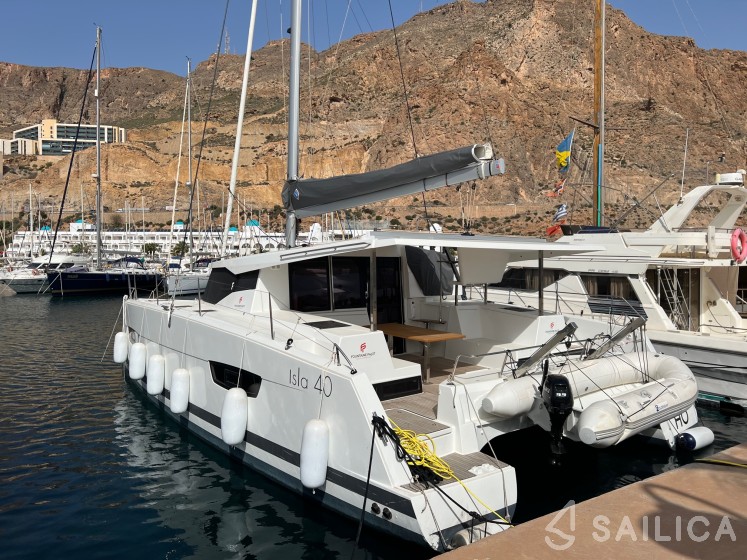Isla 40 - Yacht Charter Sailica