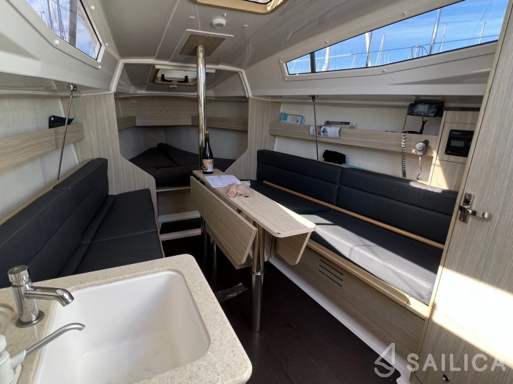 Maxus 26 Standard - Yacht Charter Sailica
