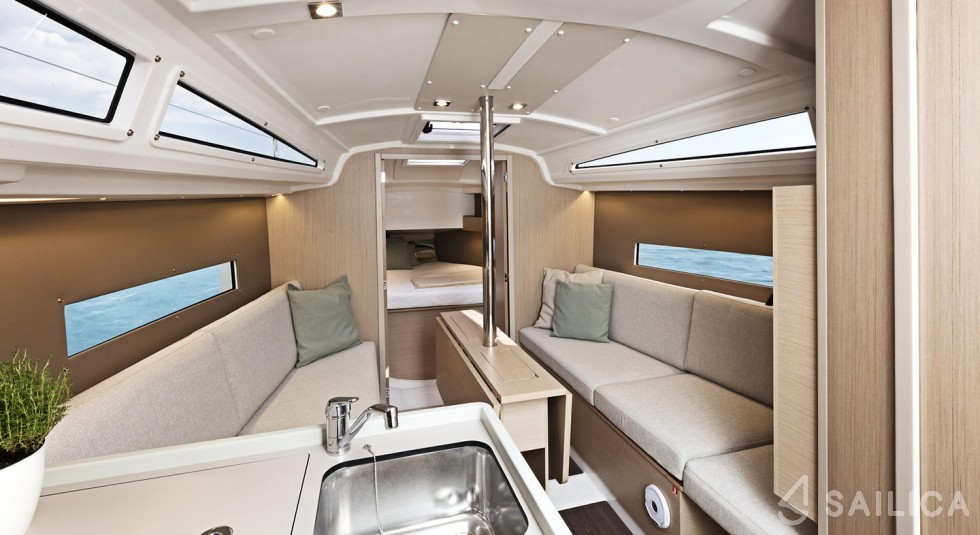 Oceanis 30.1 - Yacht Charter Sailica