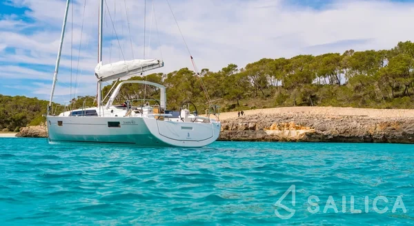 Oceanis 41.1 - Yacht Charter Sailica