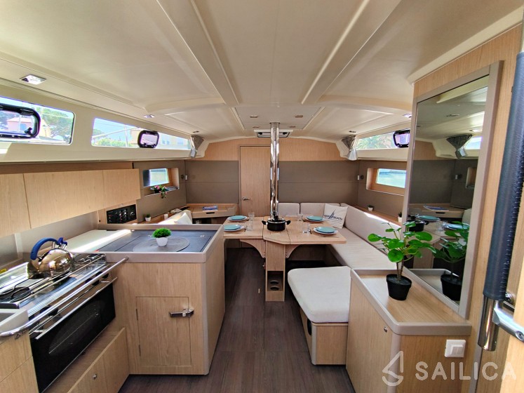 Oceanis 41.1 - Yacht Charter Sailica
