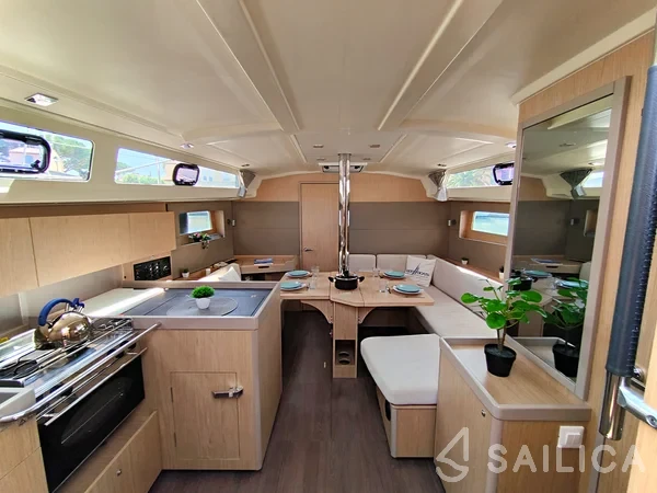 Oceanis 41.1 - Yacht Charter Sailica