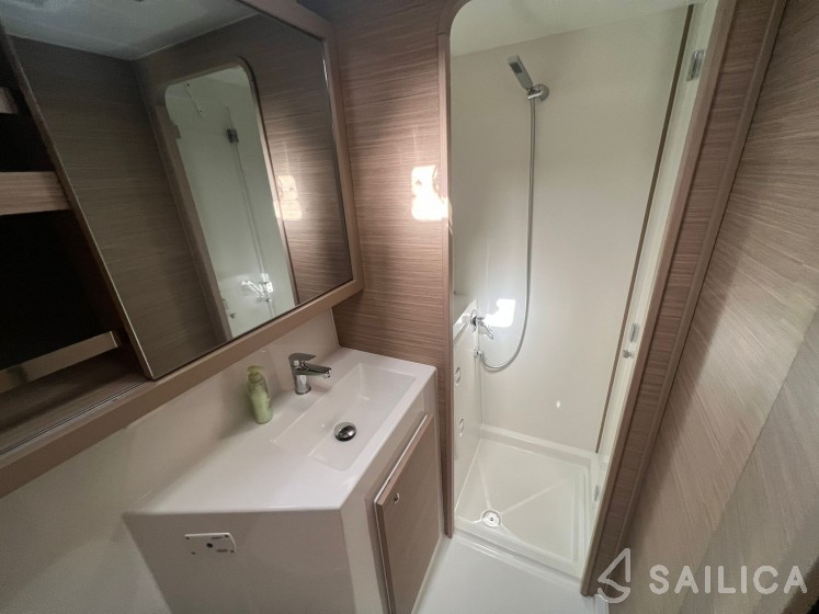 Lagoon 42 - Yacht Charter Sailica