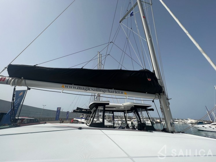 Lagoon 42 - Yacht Charter Sailica
