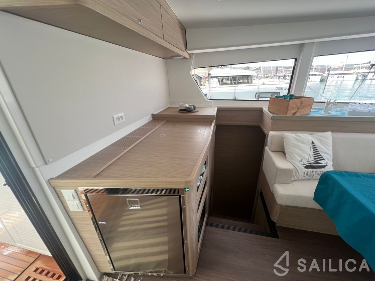 Lagoon 42 - Yacht Charter Sailica