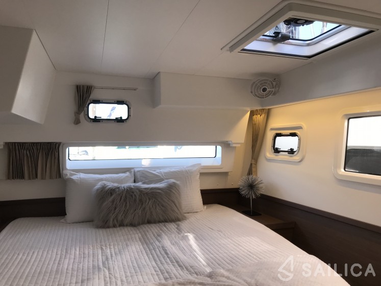 Lagoon 42 - Yacht Charter Sailica