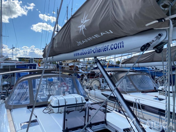 Sun Odyssey 519 - Yacht Charter Sailica