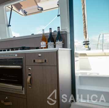 Bali 4.2 - Yacht Charter Sailica