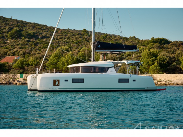 Lagoon 42 - Yacht Charter Sailica