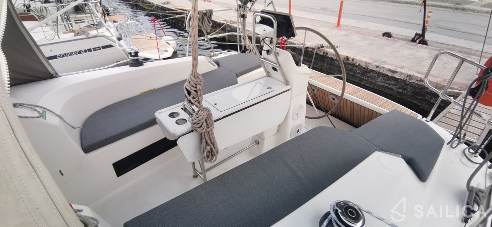 Bavaria 33 Cruiser - Yacht Charter Sailica