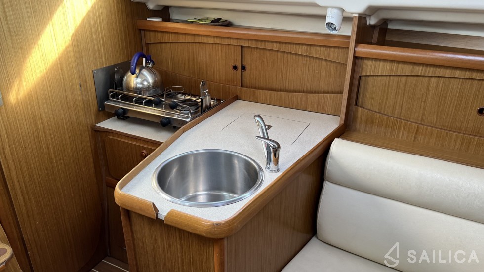 Sun Odyssey 29.2 - Yacht Charter Sailica