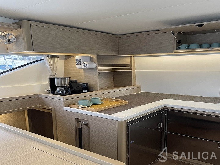 Lagoon 51 - Yacht Charter Sailica