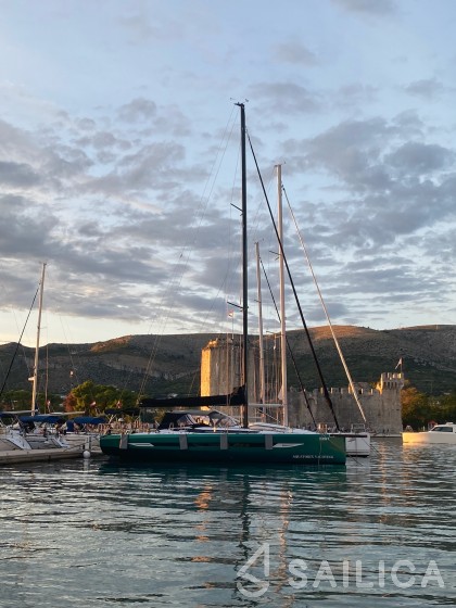 Elan E6 - Yacht Charter Sailica