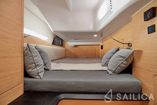 Elan E6 - Yacht Charter Sailica