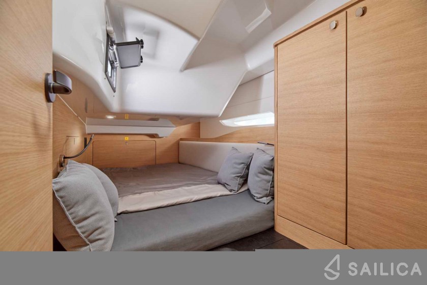 Elan E6 - Yacht Charter Sailica