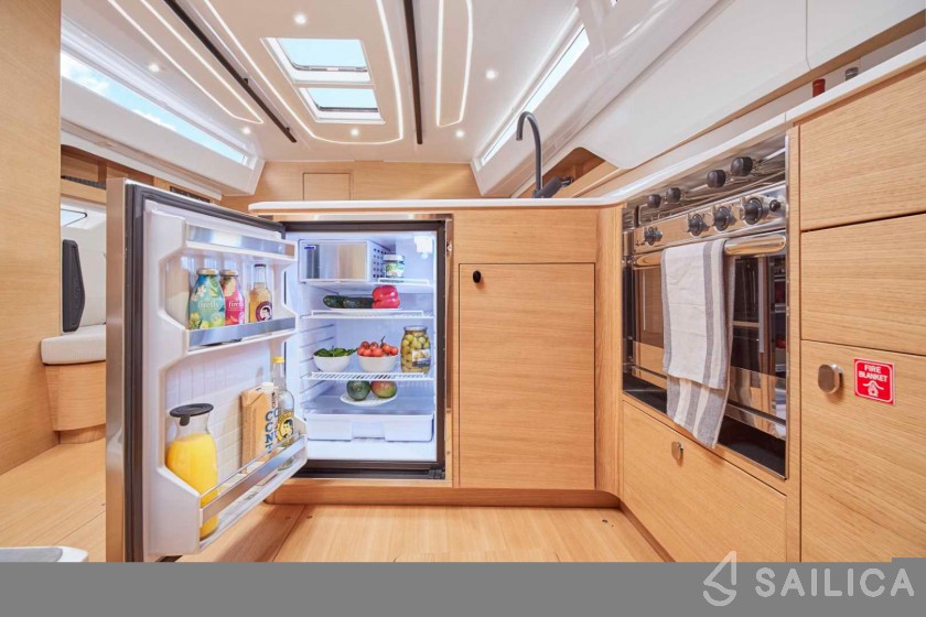 Elan E6 - Yacht Charter Sailica
