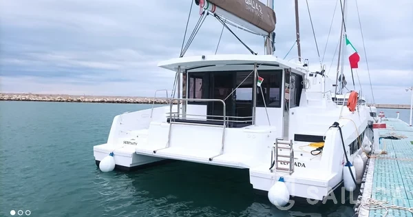 Bali 4.2 - Yacht Charter Sailica