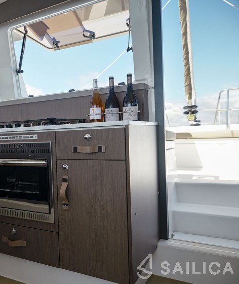 Bali 4.2 - Yacht Charter Sailica