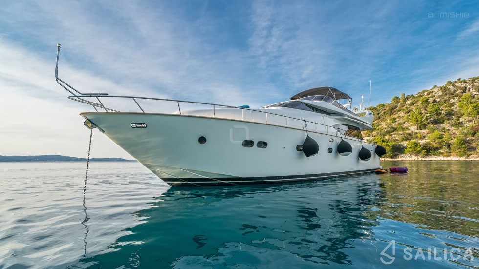 Maiora 20S - Yacht Charter Sailica