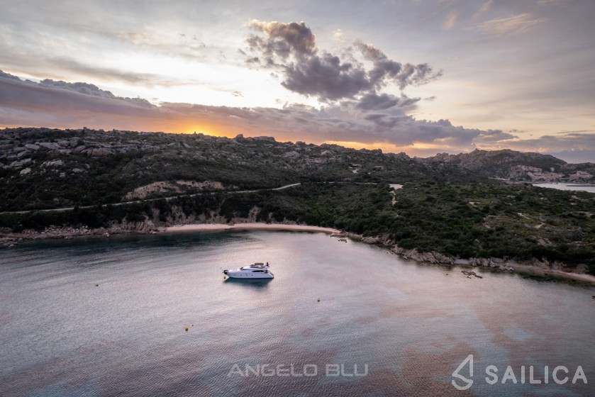 Maiora 20S - Yacht Charter Sailica