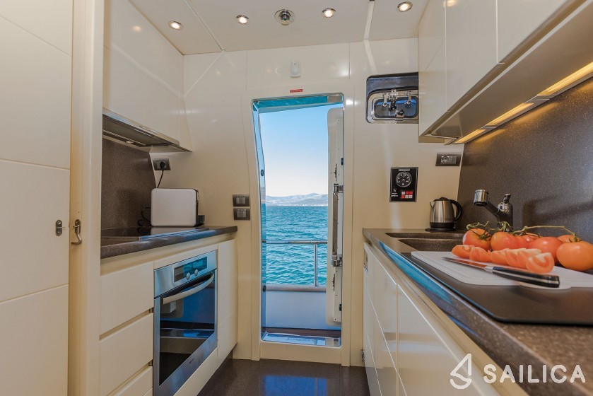 Maiora 20S - Yacht Charter Sailica