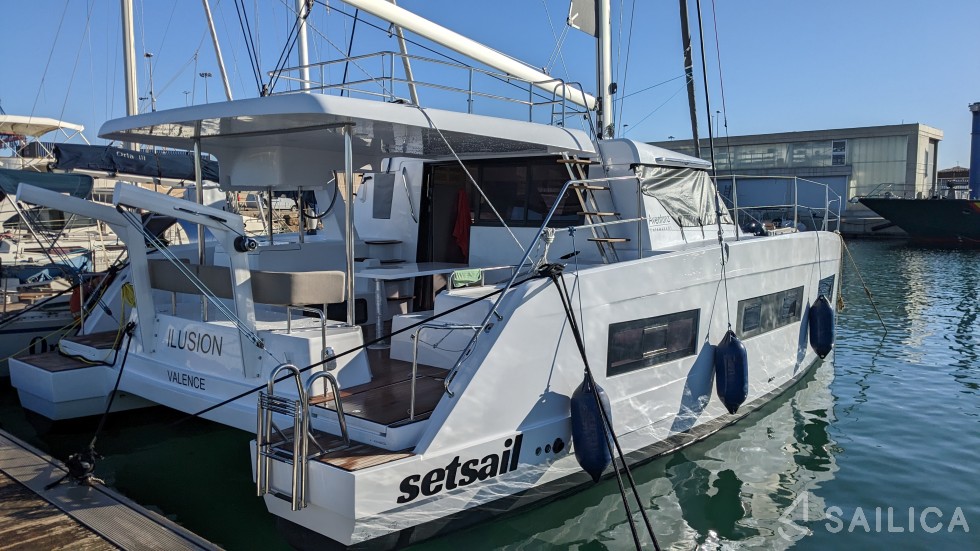 Aventura 37 - Yacht Charter Sailica