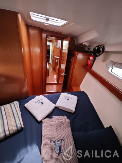 Oceanis 43 - Yacht Charter Sailica