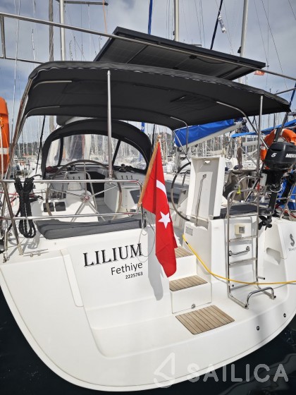 Oceanis 43 - Yacht Charter Sailica