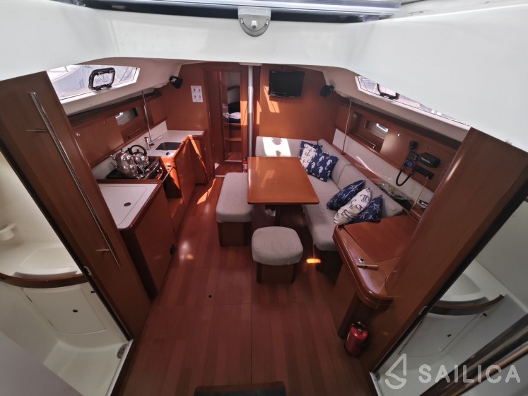 Oceanis 43 - Yacht Charter Sailica