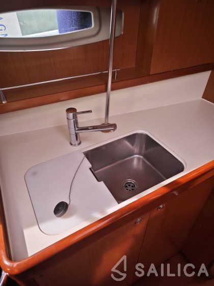 Oceanis 43 - Yacht Charter Sailica