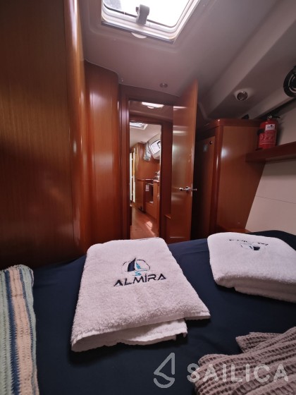 Oceanis 43 - Yacht Charter Sailica