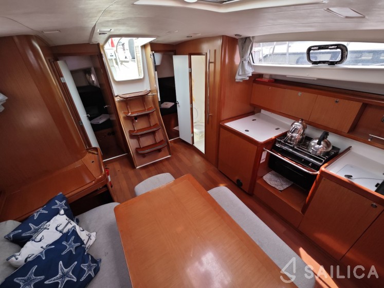 Oceanis 43 - Yacht Charter Sailica