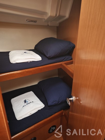 Oceanis 43 - Yacht Charter Sailica