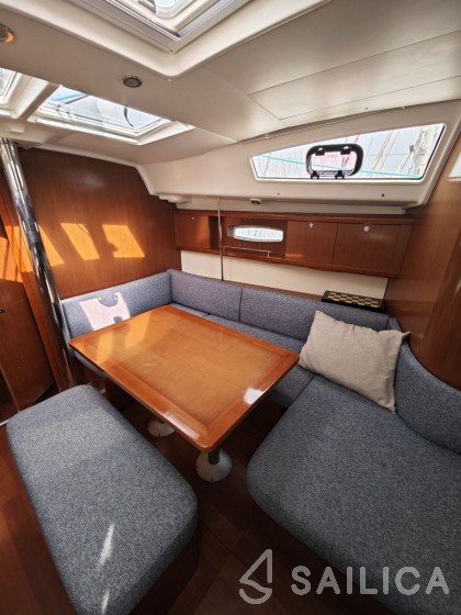 Oceanis 40 - Yacht Charter Sailica