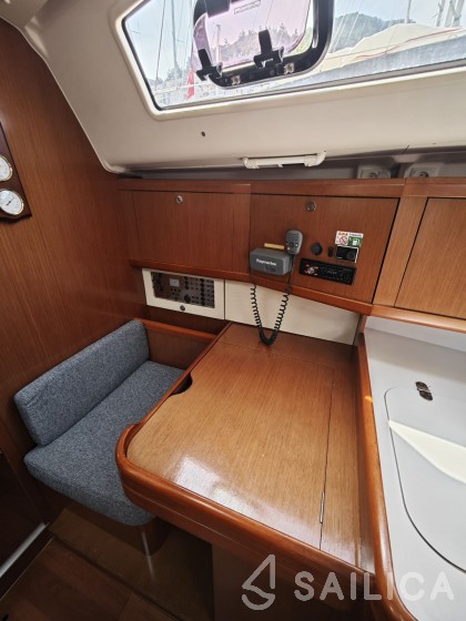 Oceanis 40 - Yacht Charter Sailica
