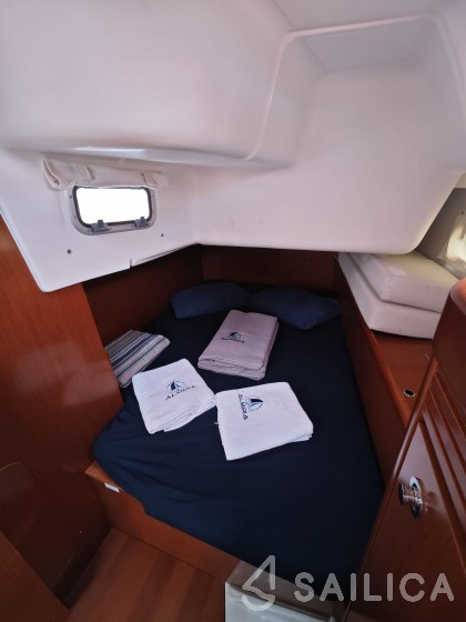 Oceanis 40 - Yacht Charter Sailica
